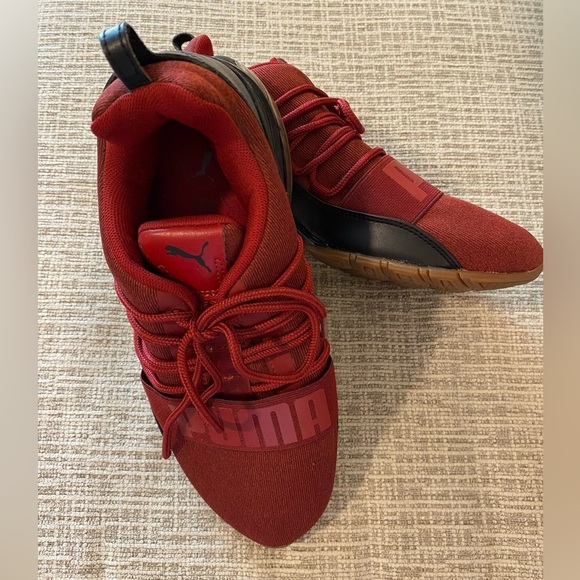 Puma Other - Men's Puma Cell Regulate Nature Tech
Size 7